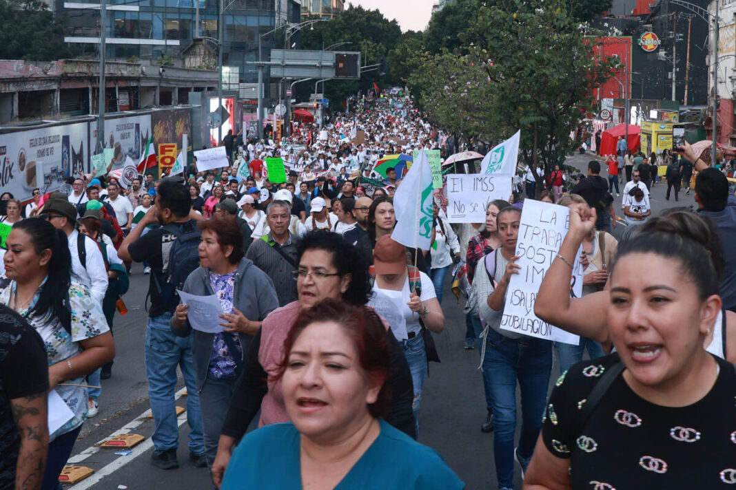 Trabajadores del IMSS exigen conteo a la vista en la consulta salarial