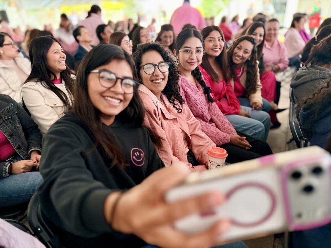 USEBEQ organiza charla sobre detección temprana de cáncer de mama en Querétaro