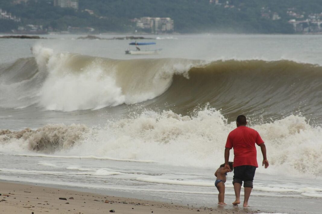 Vance se debilita a tormenta tropical y mantiene riesgo de lluvias y deslaves en cinco estados