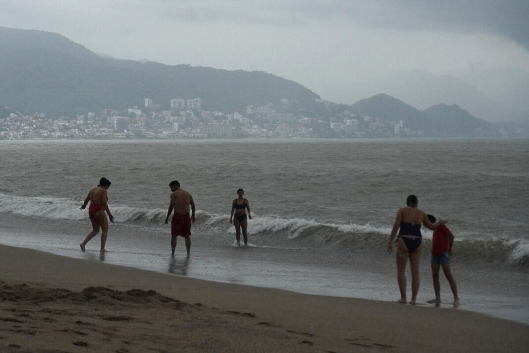 Vance se intensifica de nuevo a tormenta tropical; esperan lluvias intensas en Sinaloa
