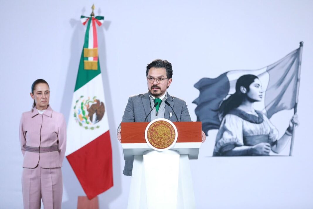 Zoé Robledo abre diálogo con trabajadores del IMSS en protesta